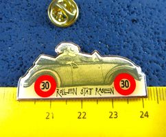 30 ROLLEN STATT RASEN 30 AUTO CABRIO PIN