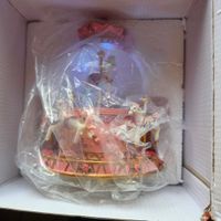 SCHNEEKUGEL MIT GLITZER UND PFERDEN
