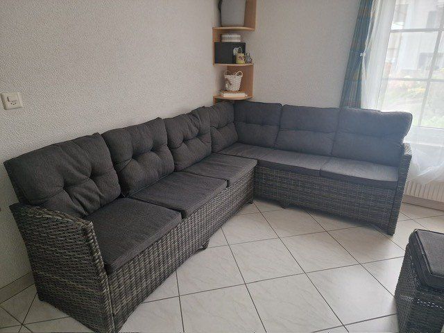 Sofas: Garten Sitzgruppe Polyrattan grau mit Tisch und Hocker – Gebraucht aus Bern von howi72 3