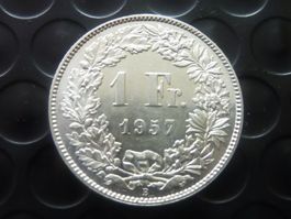 1 Fr. 1957  unz. / stgl.