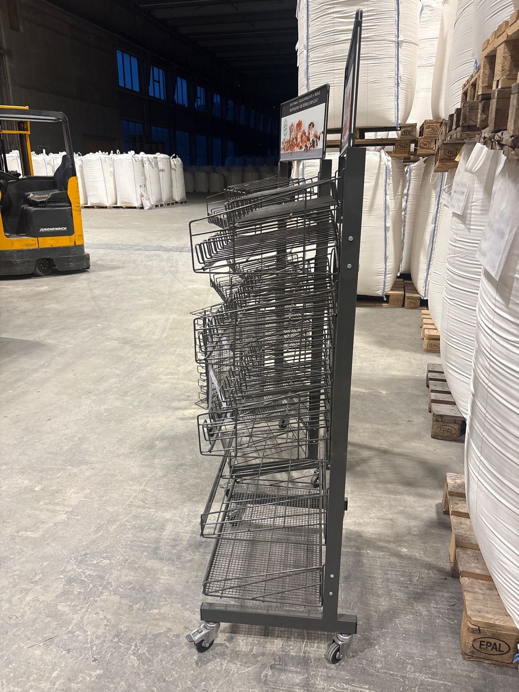 Scaffali: Verkaufsregal Warenpresentation Shopregal 6221 Rickenbach – Usato da Emmenbrücke venduto da Plan-C-Liquidationen 1