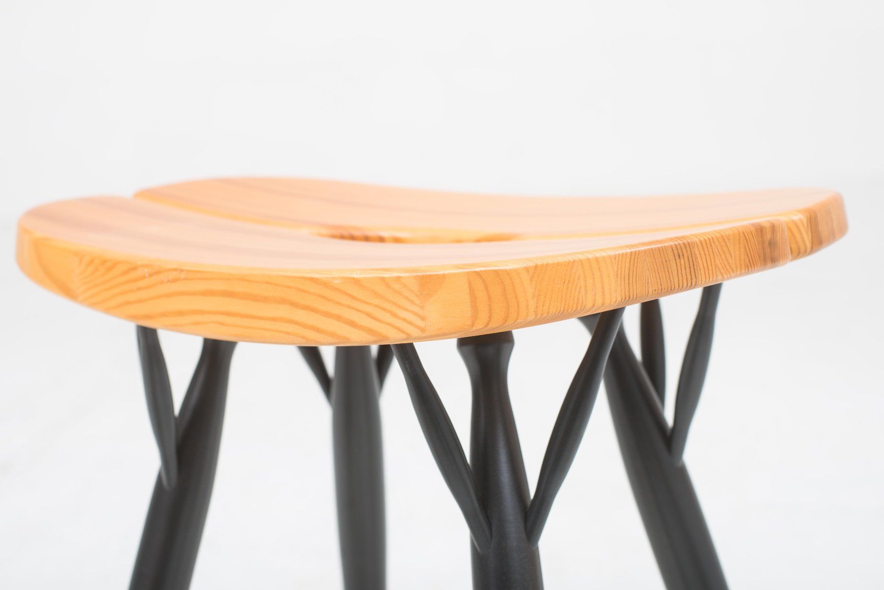 Artek Sgabelli: Artek Pirkka Hocker von Ilmari Tapiovaara – Usato da Zürich venduto da STUZH38 6