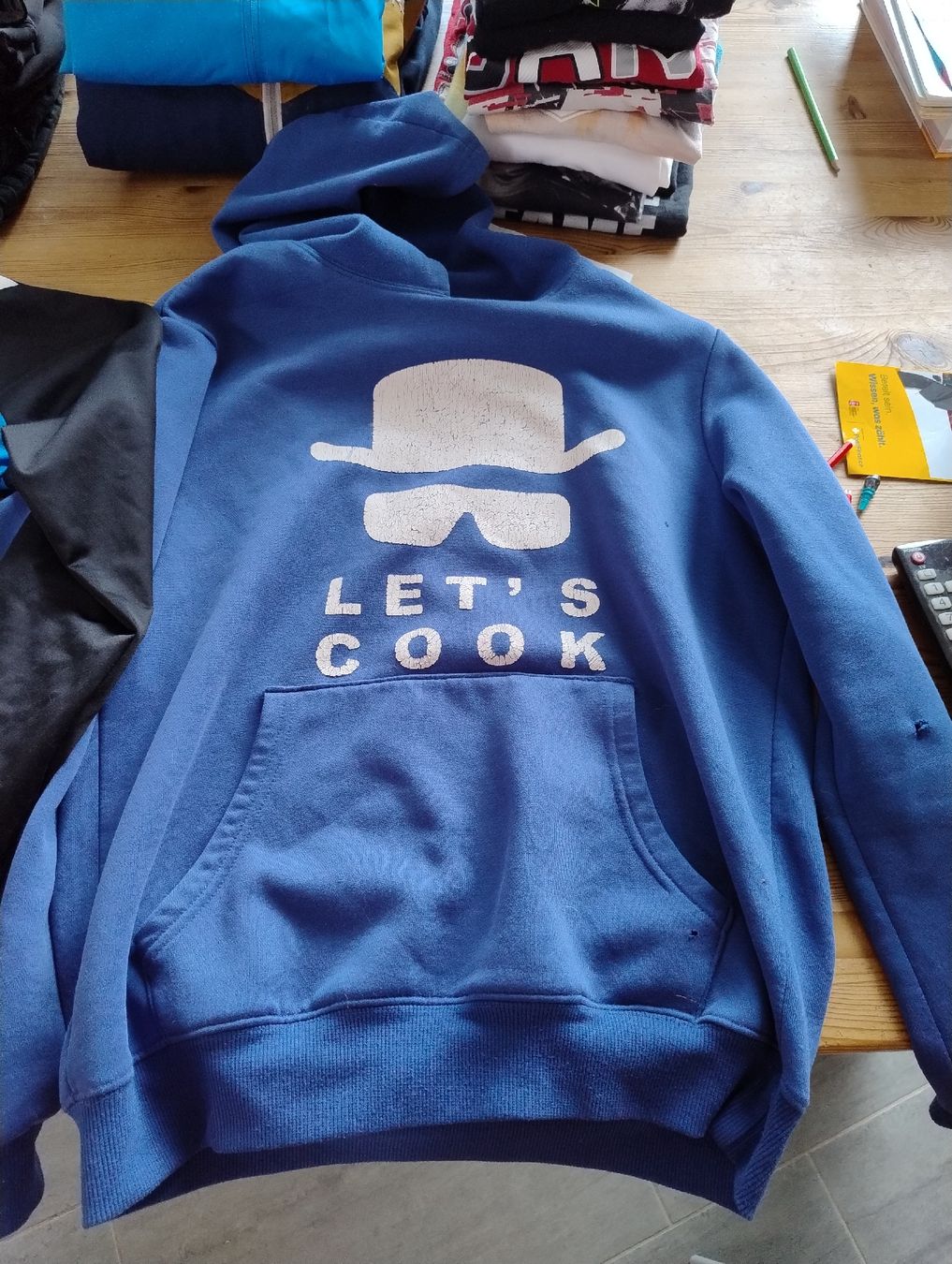 Lotti & Set di vestiti: Sweats à capuche et pulls divers pour garçons 10-12 ans – Usato da Bossonnens venduto da Chaoui1615 2