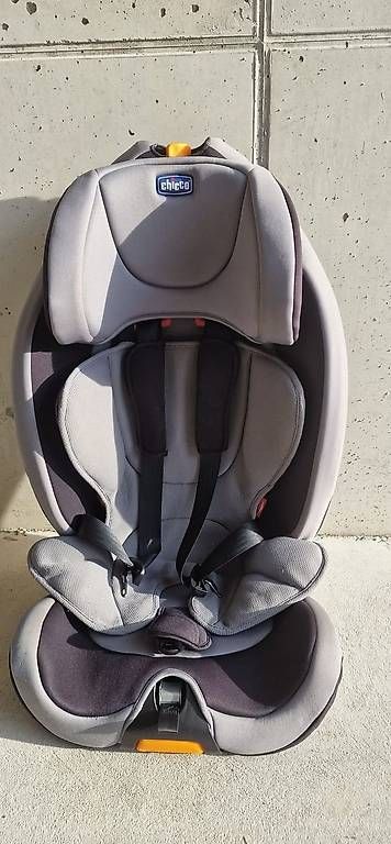 Seggiolini per auto: Kindersitz Chicco ohne Isofix – Usato da Schattdorf venduto da KleinP 1