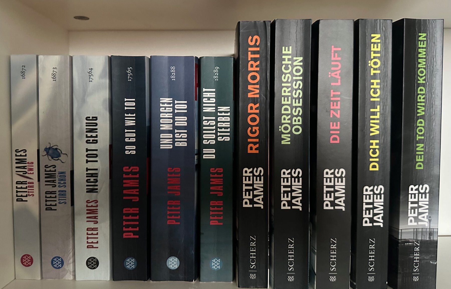 Livres: 11 Bücher von Peter James – D'occasion à Pfäffikon ZH par AnjaAlbertin