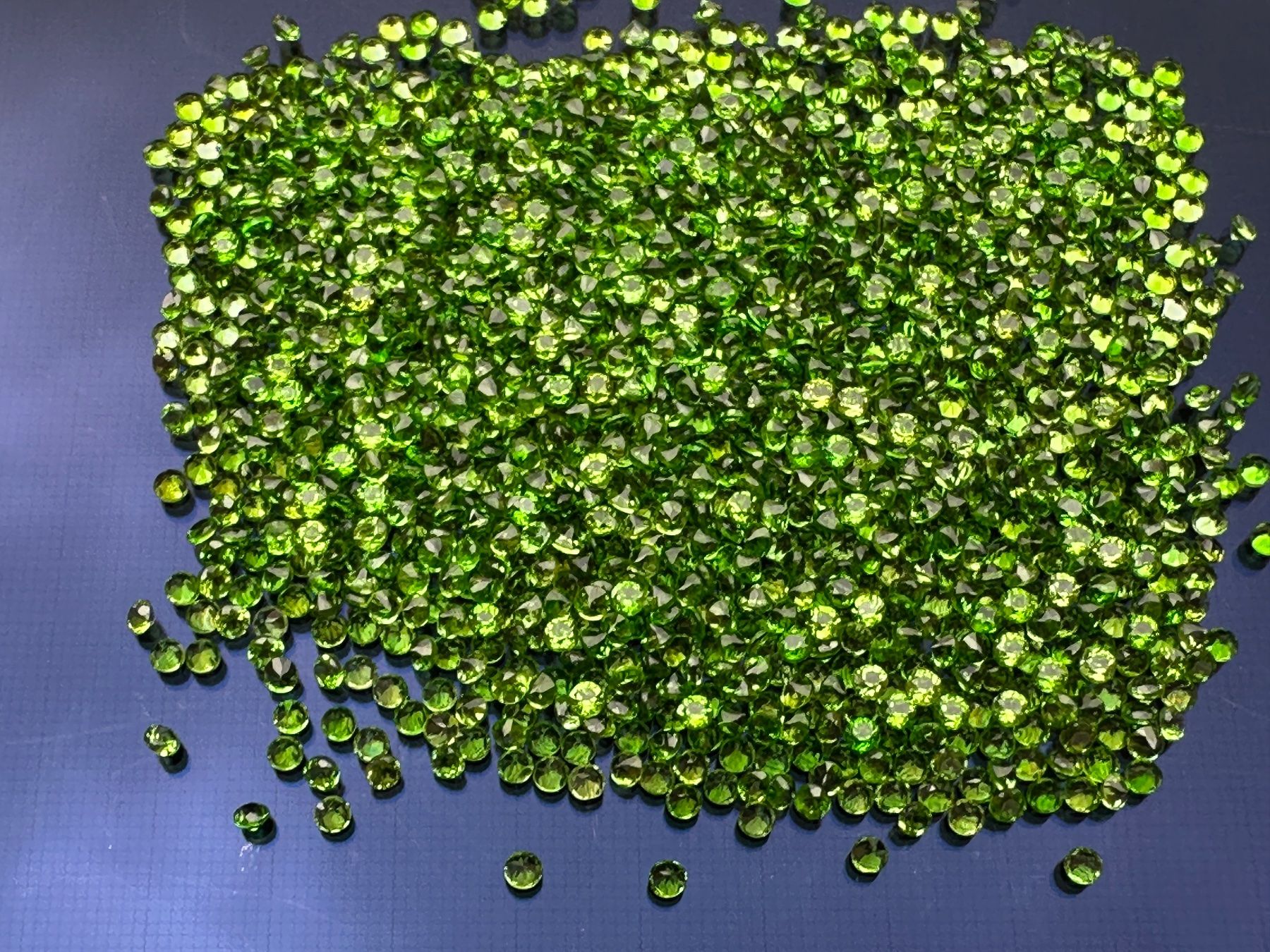 Pietre preziose: 50 St fein brillantgeschliffene Turmalin -Pointer 1,5 mm – Nuovo (secondo la descrizione) da Langenthal venduto da Seelenfreunde 3