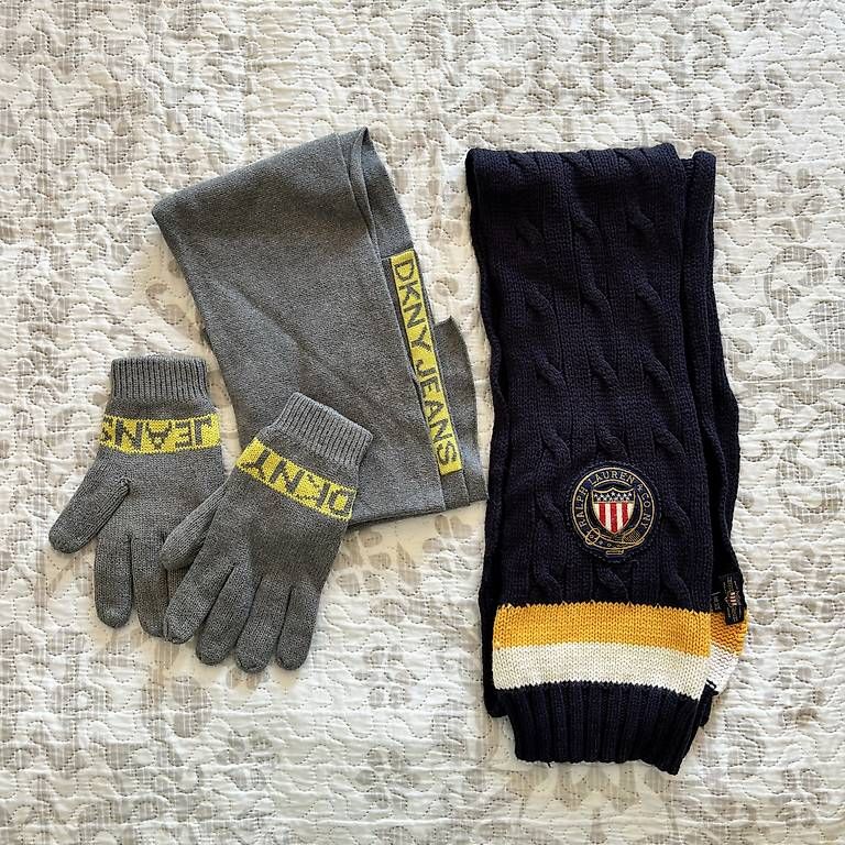 Guanti & manicotti: Kostenlos Versand / DKNY Handschuhe + Schal – Usato da Davos Platz venduto da Davos.SB