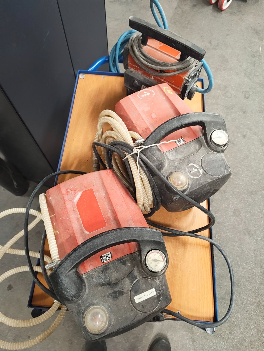 Accessori da laboratorio: Hilti Vakuumpumpen – Usato da Stetten AG venduto da Wetter1948 1