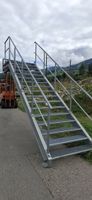 Treppe mit Podest und Geländer