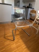 2 transparente Freischwinger-Stühle zu verkaufen