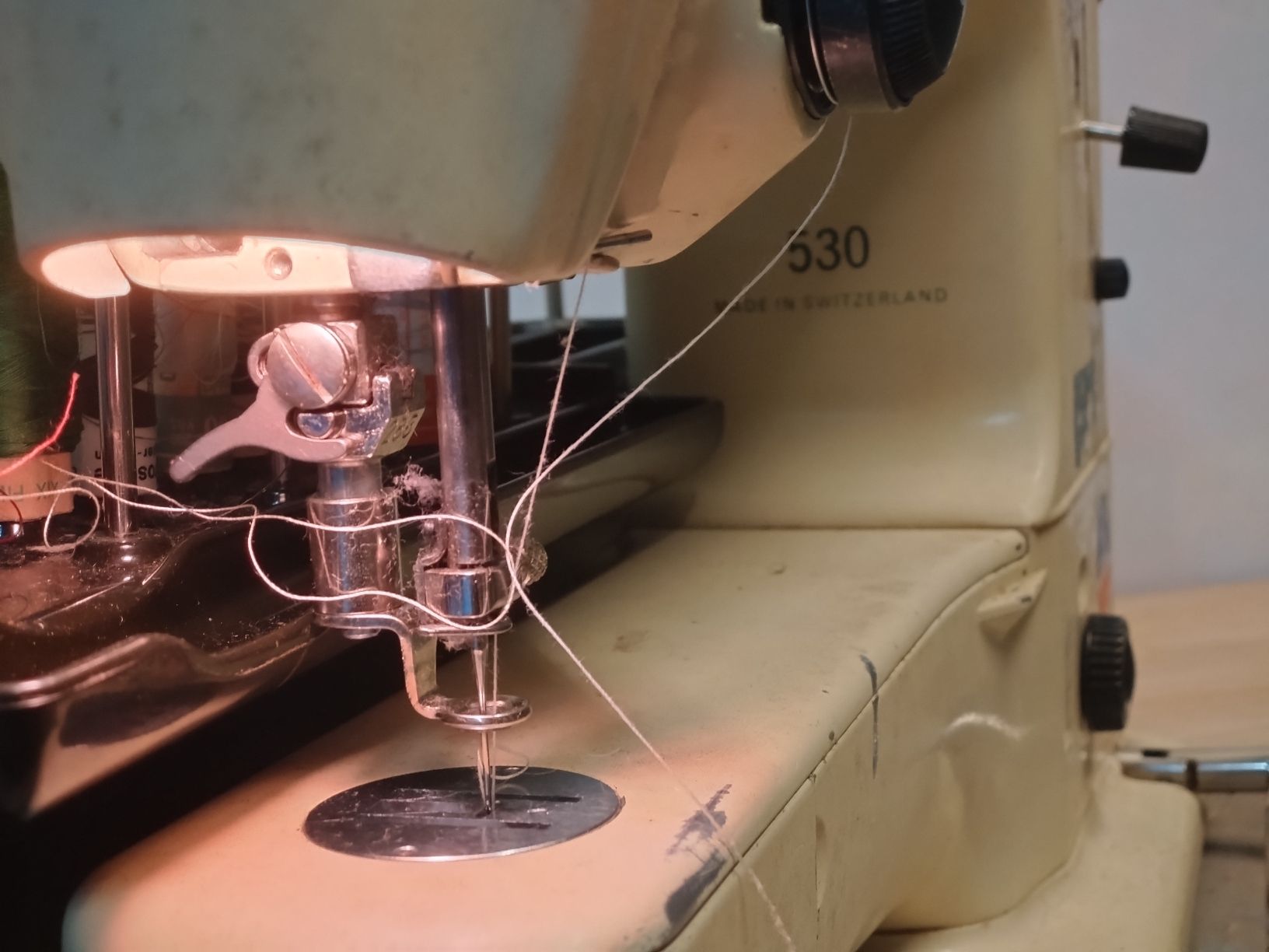 Bernina Nähmaschinen: Machine  BERNINA Record 530 machine  à coudre – Gebraucht aus Farvagny-le-Grand von LaCaverne 7