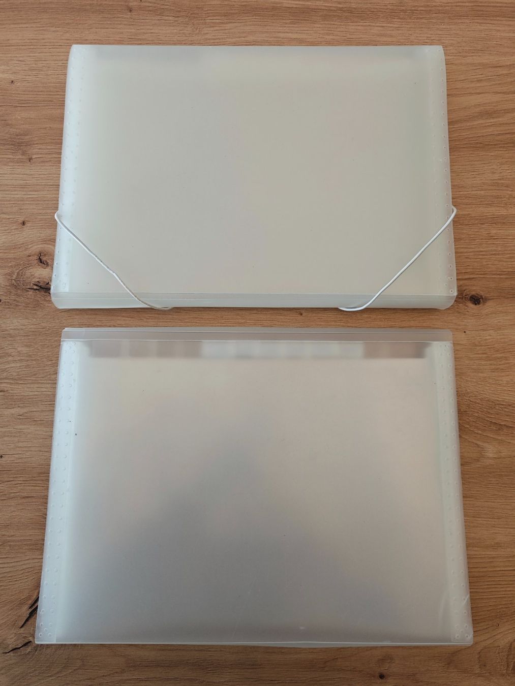 Raccoglitori: 2 Stk. Dokumentenmappen/-tasche - mit Fächern, A4, Gummiband – Usato da Fislisbach venduto da GenerousClub 1