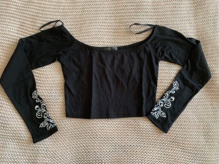 Crop top noir manches longues details