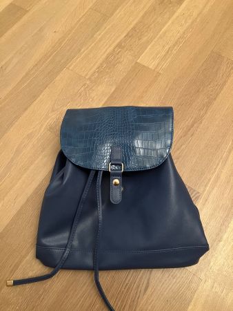 Schicker City Rucksack in marineblau,Kroko Optic,Lederimitat