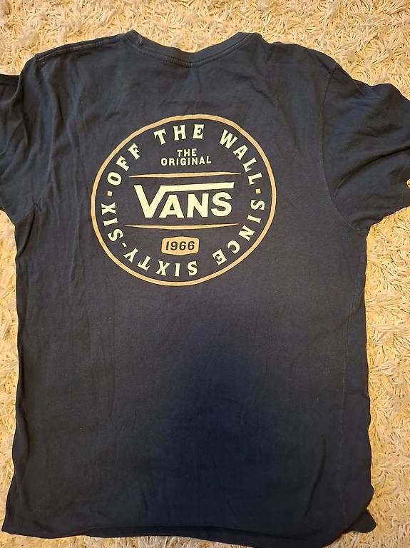 T-shirt: T-Shirt Vans – Usato da Niederuzwil venduto da Liberatopixel 1