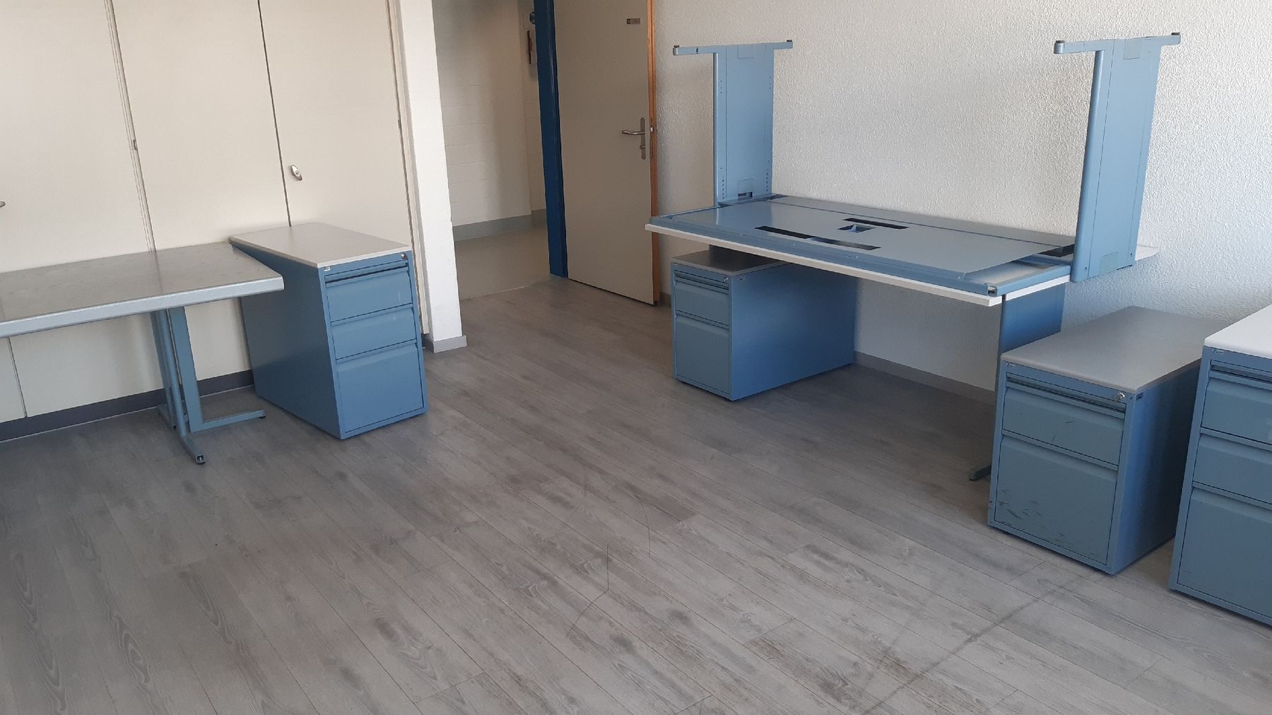 Tische: Diverse Büro Möbel  – Gebraucht aus Zürich von philippe.matter68 1