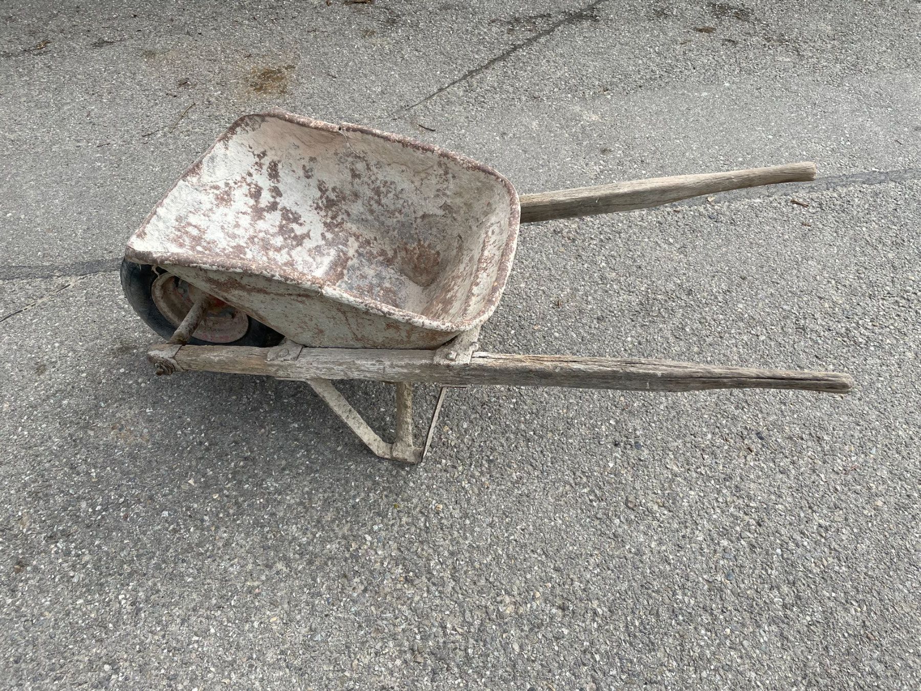 Carriole: Spitzboden-Karrette, Beton Schubkarre – Difettoso da Melchnau venduto da fritz946 3