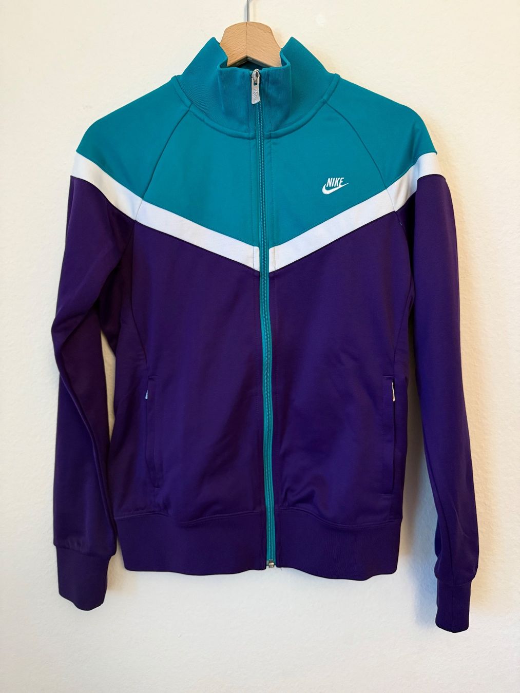 Nike Vestes: Jacke Nike, Gr.M - wie neu – D'occasion à Zürich par bazinga3000