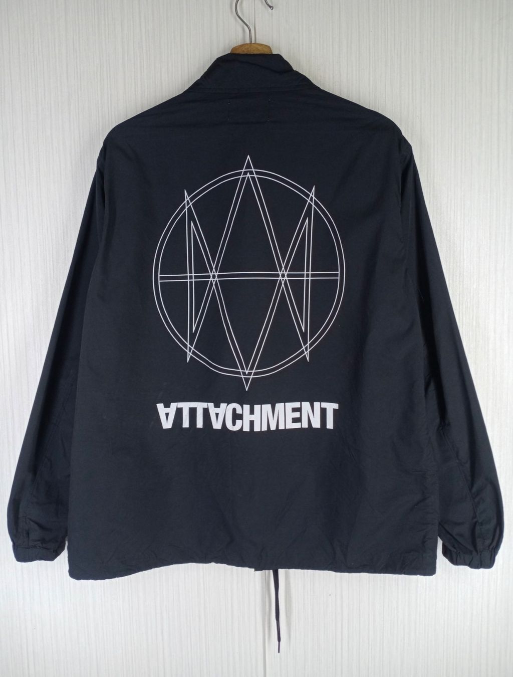 Giacche: ATTACHMENT GEOMETRIC LOGO COACH JACKET Gr.L – Usato da Zürich venduto da VR2528