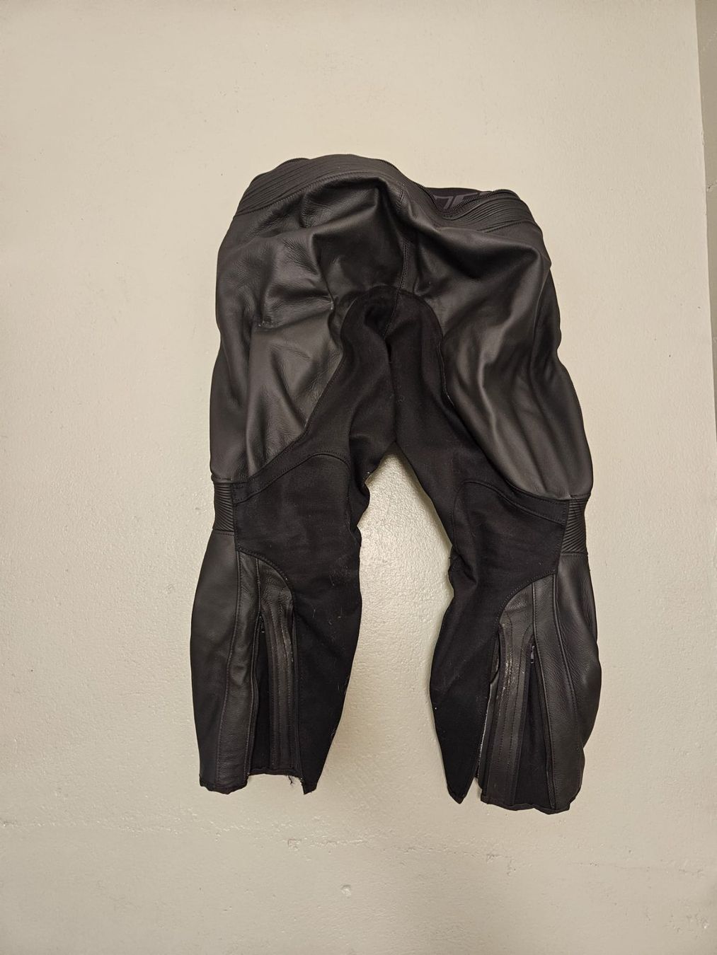Completi: Dainese Motorradkombi Gr. 64 – Usato da Rümlang venduto da Mantecore 4