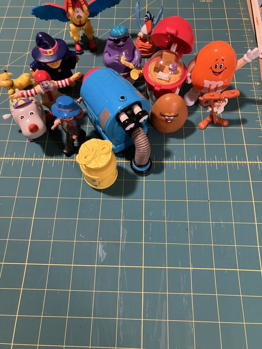 Spielzeuge: Spielfiguren – Gebraucht aus Bettwiesen von jum_kq5y