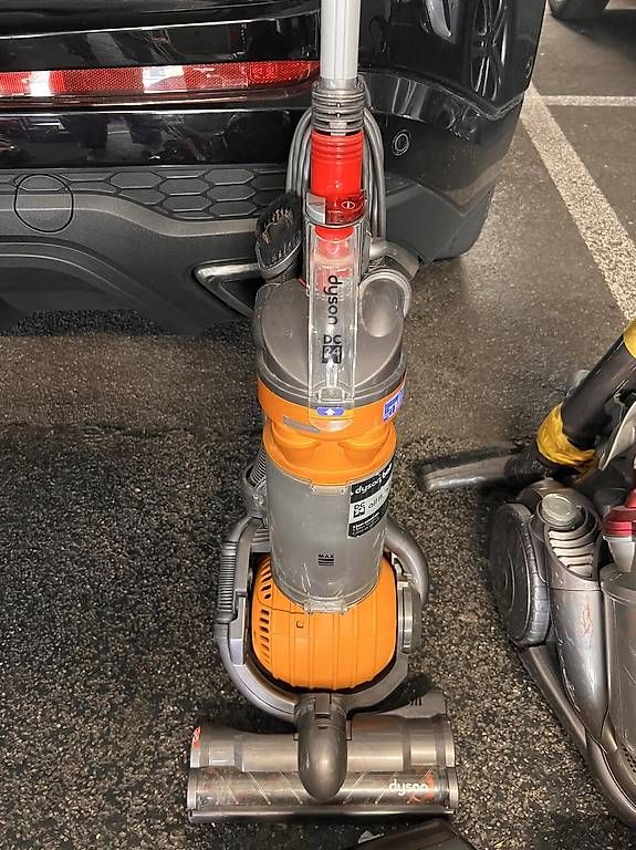 Aspirateurs & Accessoires: Dyson Staubsauger  – D'occasion à Knonau par giu_8lcn
