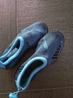Aquashoes taille 34/35 neuves. 