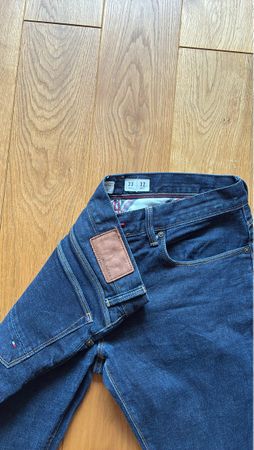 Tommy Hilfiger Jeans Grösse 33/32 gebrauchter Zustand