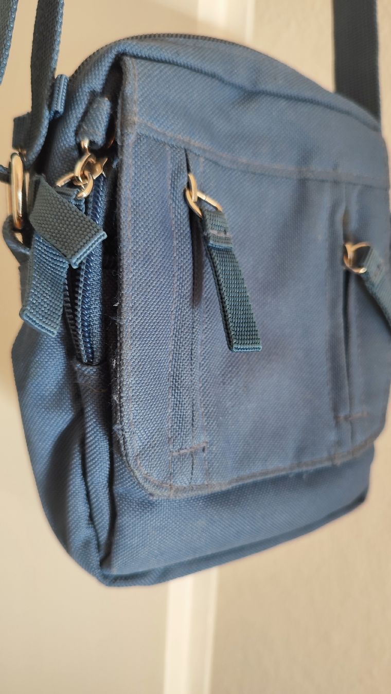 Taschen: Lässige Umhängetasche / Bauchtausche – Gebraucht aus Basel von kopfstand 1