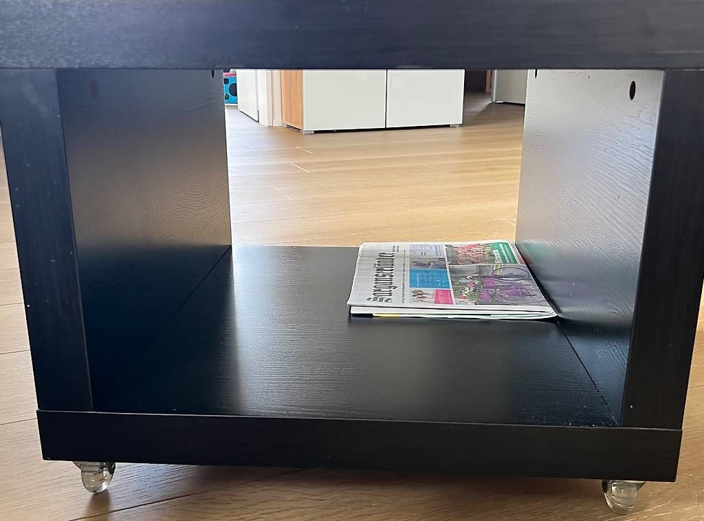 Tavoli: IKEA Couchtisch mit Ablagefach und Rolle – Usato da Mels venduto da Ralf-dp8t 1