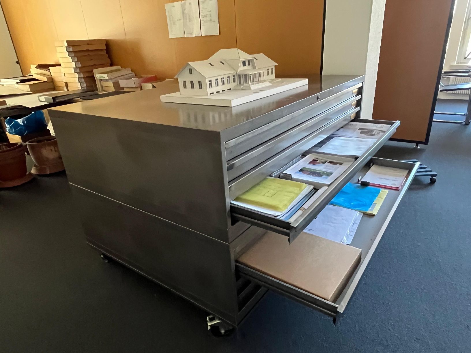 Armadi: Grosser Stahlzeichnungs- oder Planschrank mit 5 Schubladen – Usato da Flawil venduto da sim_xd55 3