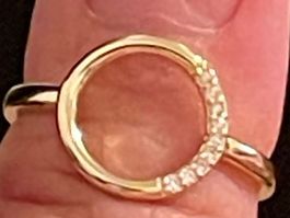 Très Jolie bague 58 sertie pierres moissanites neuve