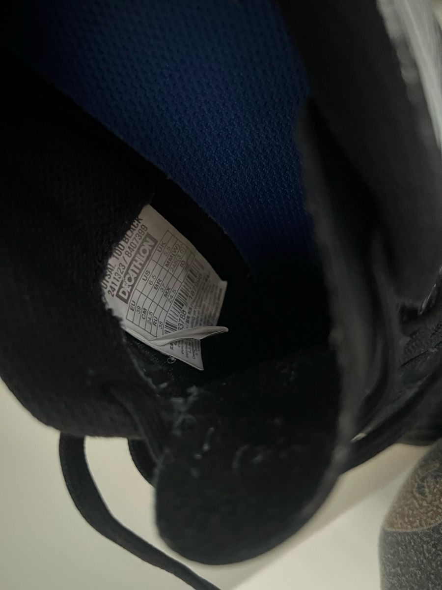 Scarpe per ragazzi: Chaussures de salle Kipsta, taille 38 noté 39 – Usato da Sion venduto da jerermy1911 4