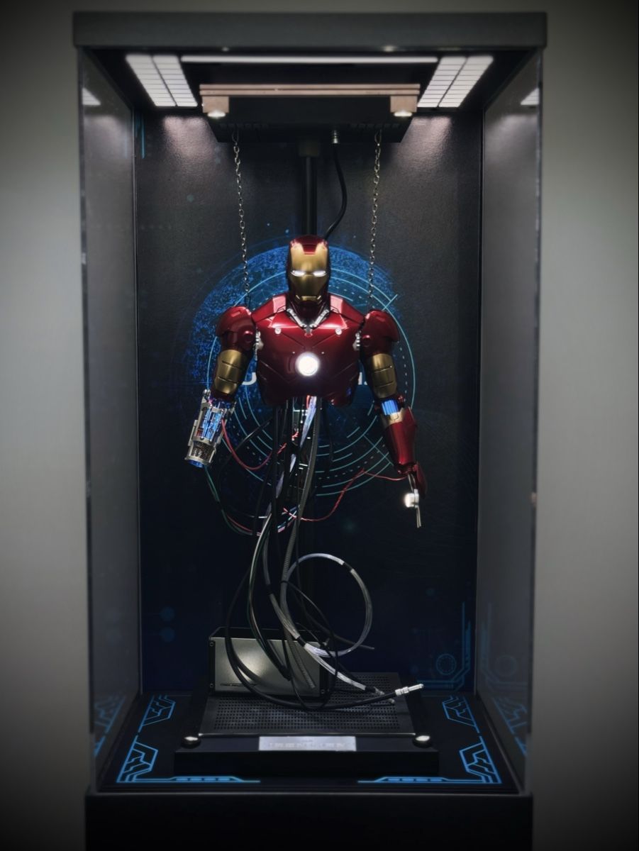 Hot Toys Statuette: Hot Toys Iron Man mit Showcase – Nuovo (secondo la descrizione) da Safenwil venduto da marchaui