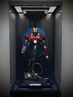 Hot Toys Iron Man mit Showcase