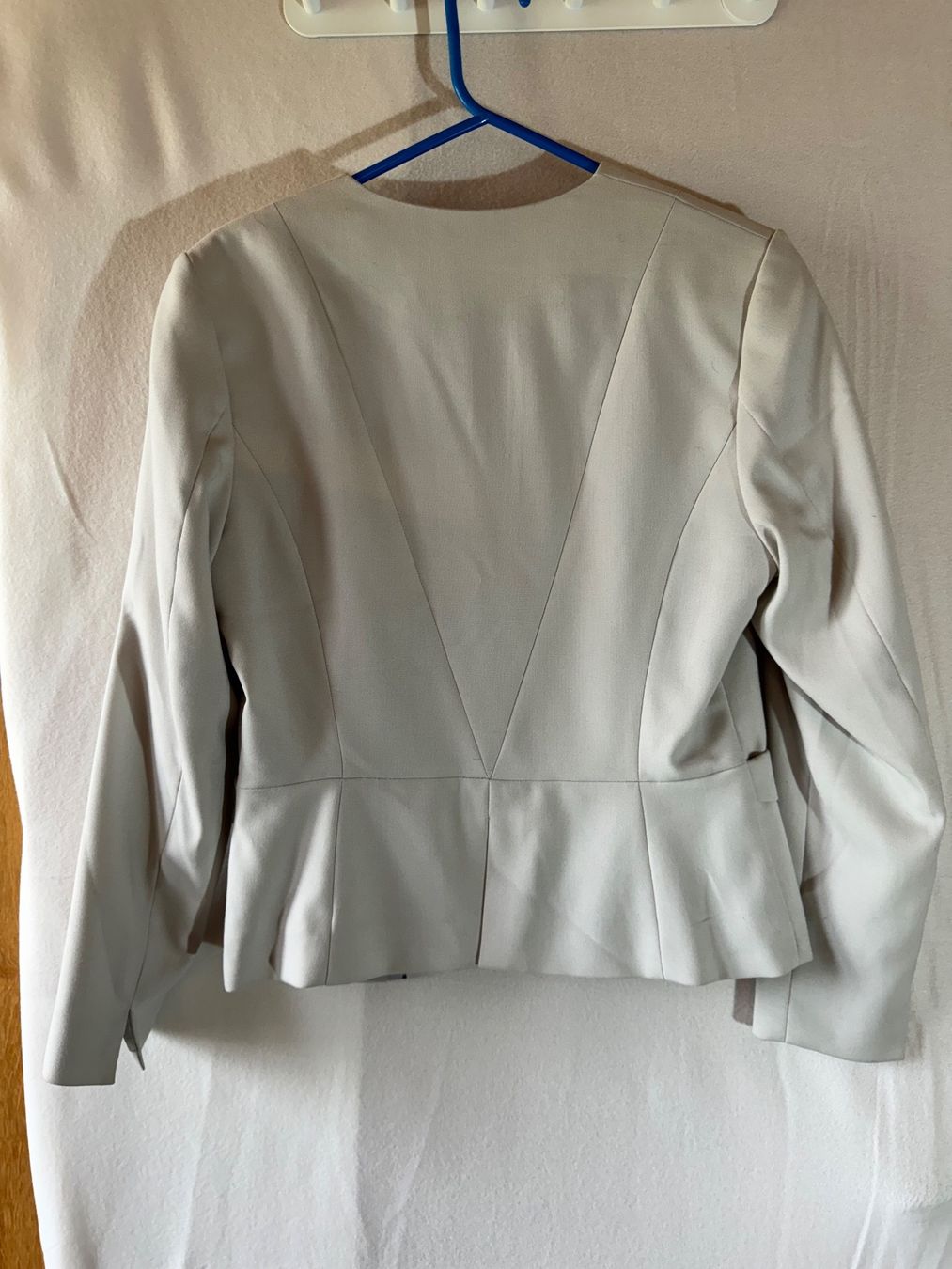 H&M Giacche: Hellgrauer Blazer von H&M Gr. 40 – Usato da Grosswangen venduto da second_hand_dress 9