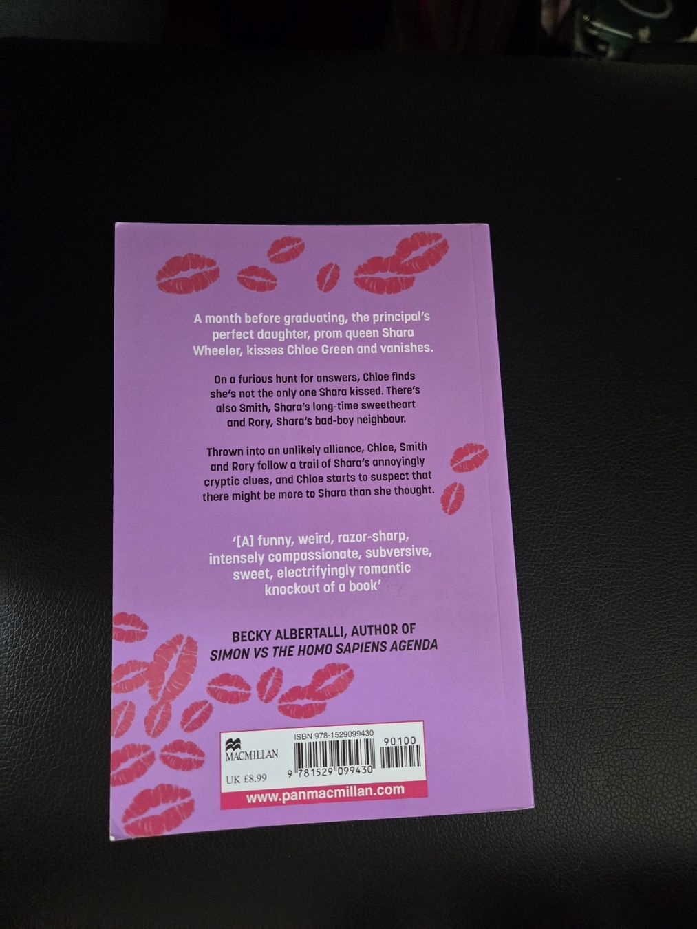 Libri: Libro "I Kissed Shara Wheeler" Casey McQuiston – Nuovo (secondo la descrizione) da Nyon venduto da direwolf97 1