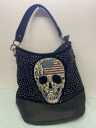 Schwarze Tasche mit Nieten, Totenkopf & USA Flagge – Grunge