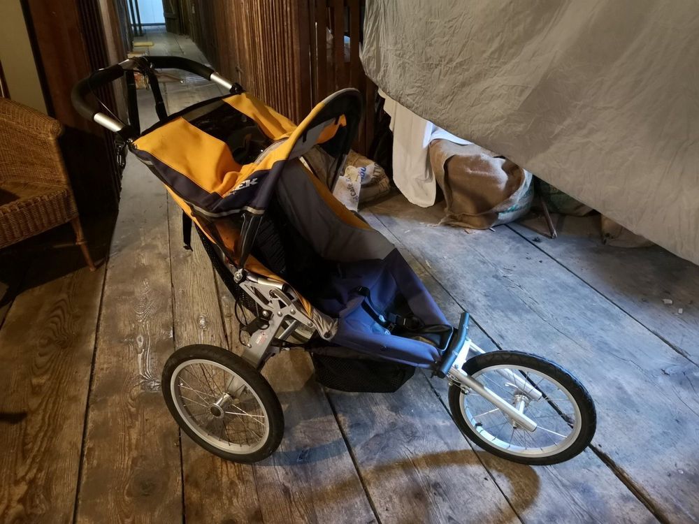 Trek dash jogging sales stroller