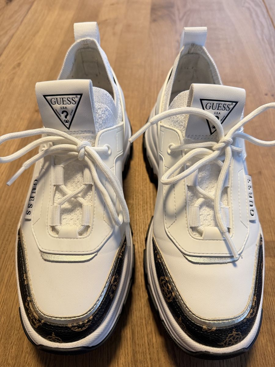 Guess Scarpe da donna: GUESS Plateau-Schuhe Gr. 37 – Usato da Windlach venduto da Binchen0 5