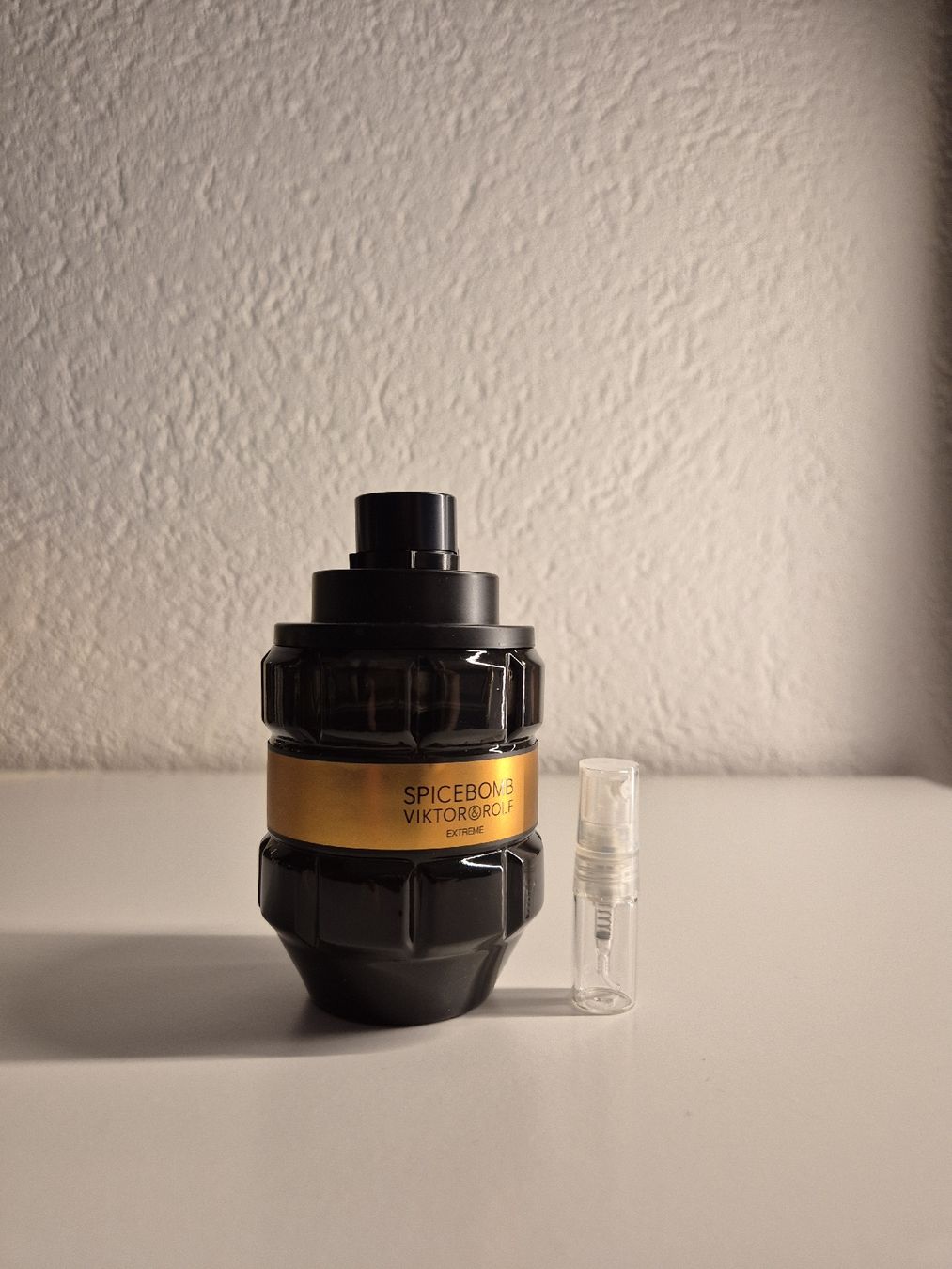 Profumi & Eau de Toilette: Viktor&Rolf Spicebomb Extreme 2ml Abfüllung,Tester, Probe – Usato da Dottikon venduto da Traych