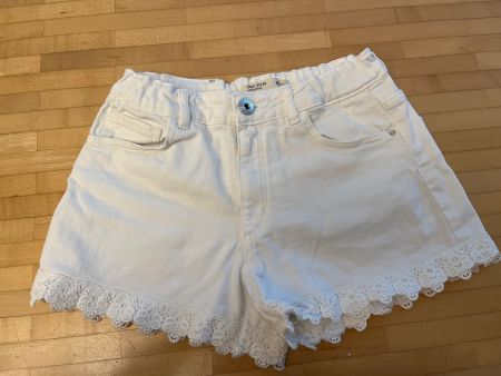 Zara Shorts, 140 weiss mit Spitzen