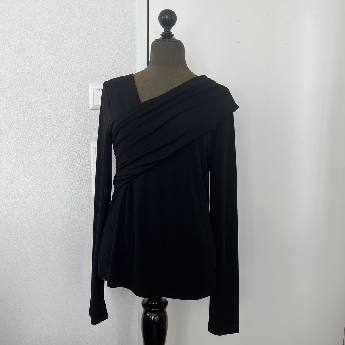 Helmut Lang Top: Helmut Lang Asymmetrical Top – Nuovo (secondo la descrizione) da Zug venduto da saskia-chiara