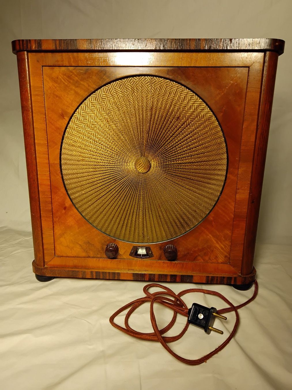 Loewe Radio: LOEWE EB 100 220V Wechselstrom mit 3NFW – Usato da Nuglar venduto da lampa-radio