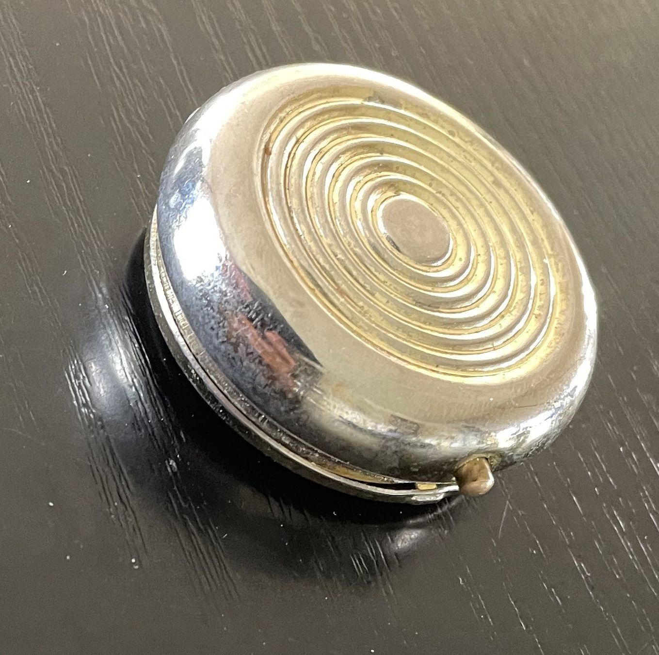 Recipients et similaires: Fleur de Lys Blechdose Dose Behälter Pillendose Springdeckel – D'occasion à Oftringen par allesmeins 4