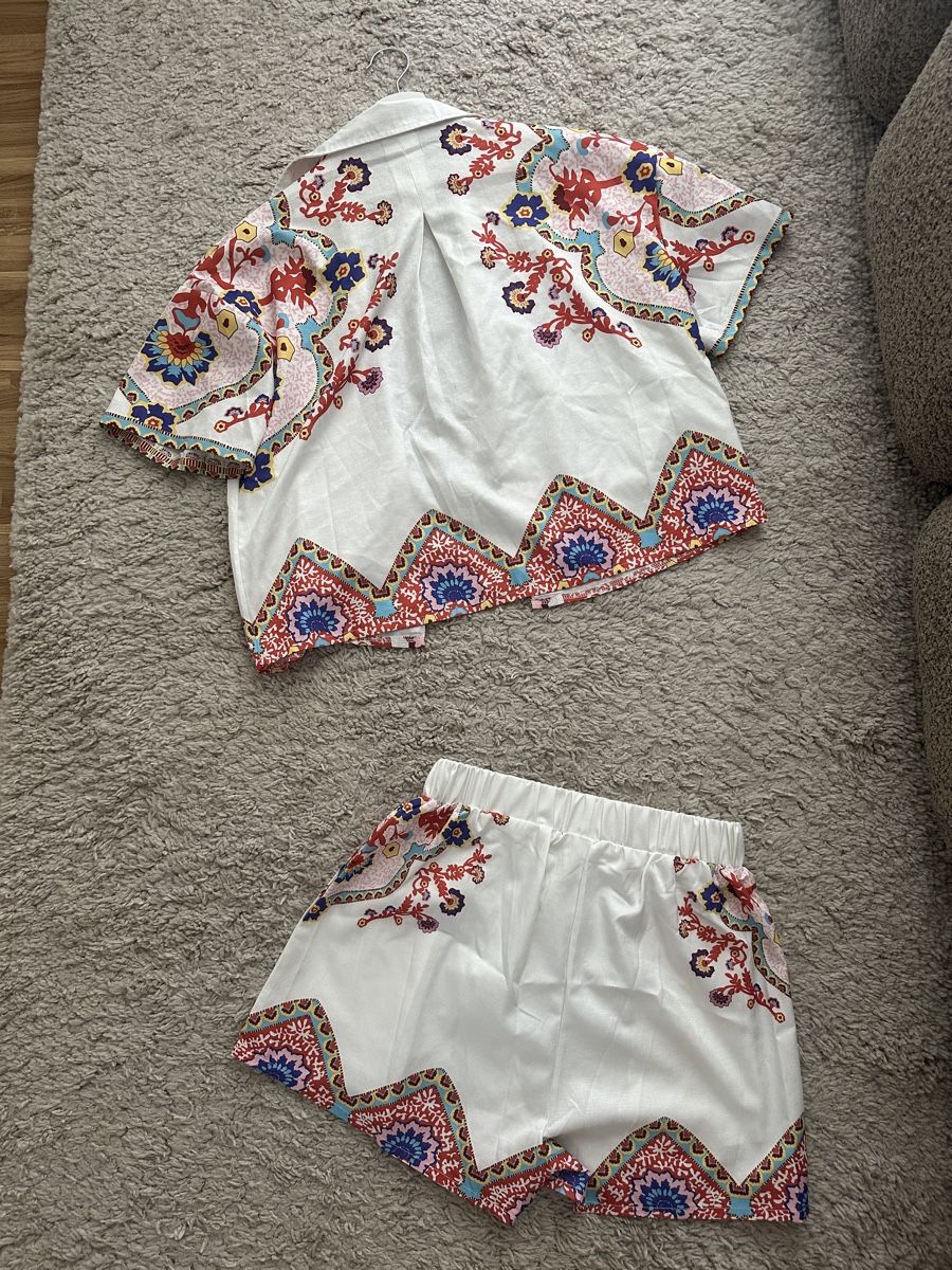 Lotti di vestiti: Damen Set Bluse und Hose weiss, mit Blumenmuster – Nuovo (secondo la descrizione) da Dübendorf venduto da Magis_Stuff 2
