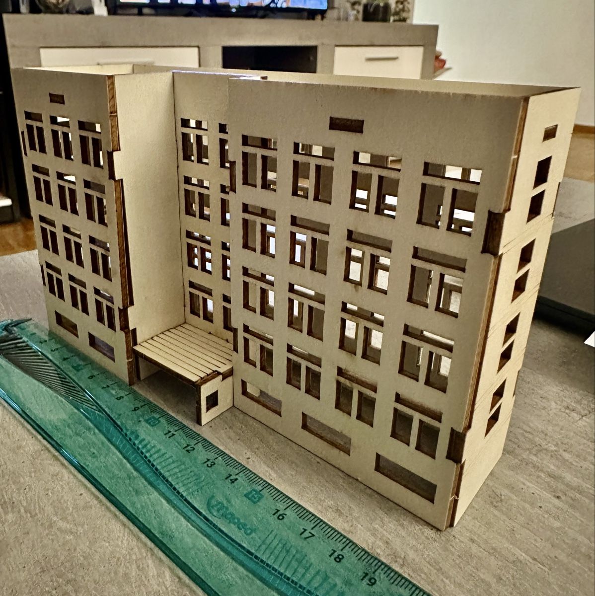 Märklin Modelleisenbahnen: Holzmodell Gebaeude  5 Stockwerke – Gebraucht aus Dietikon von Lidija0 2