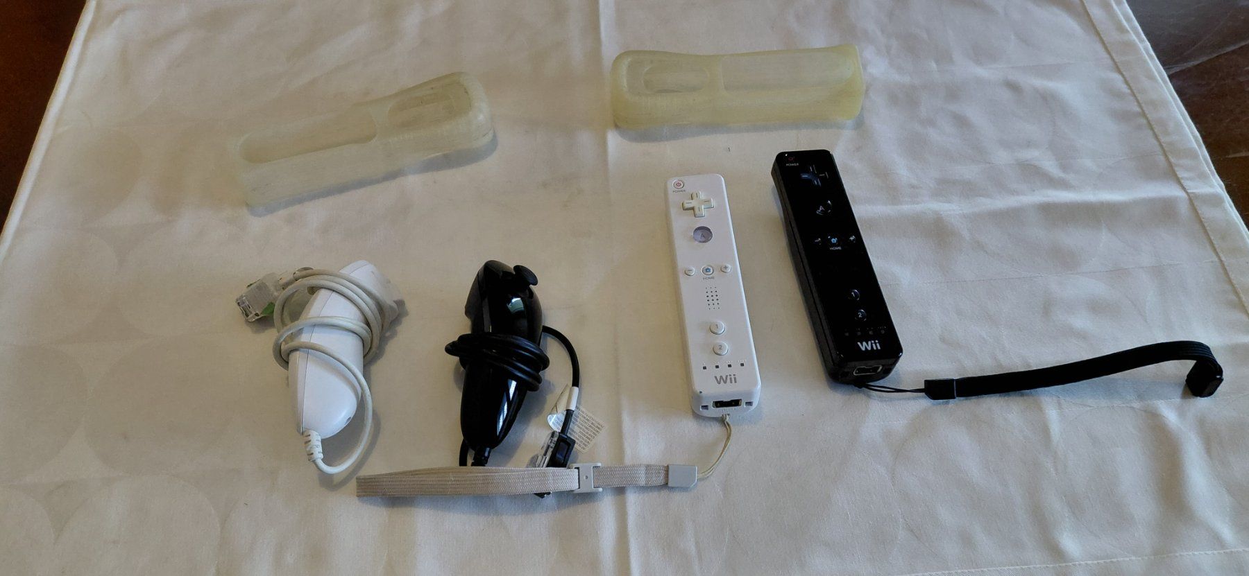 Controller: 2x Wii  Remote  + Schutzhülle/Nunchuk  Original – Usato da Gretzenbach venduto da Uli1980