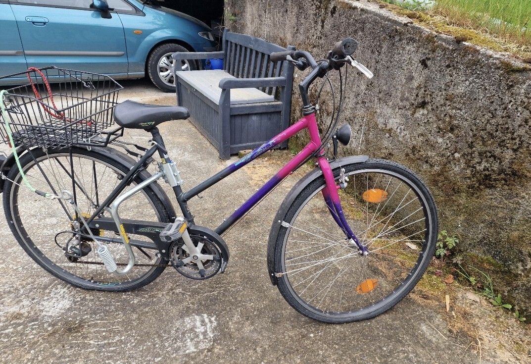 Cresta Velos: cresta velo – Gebraucht aus Fontannen von est_2999 2