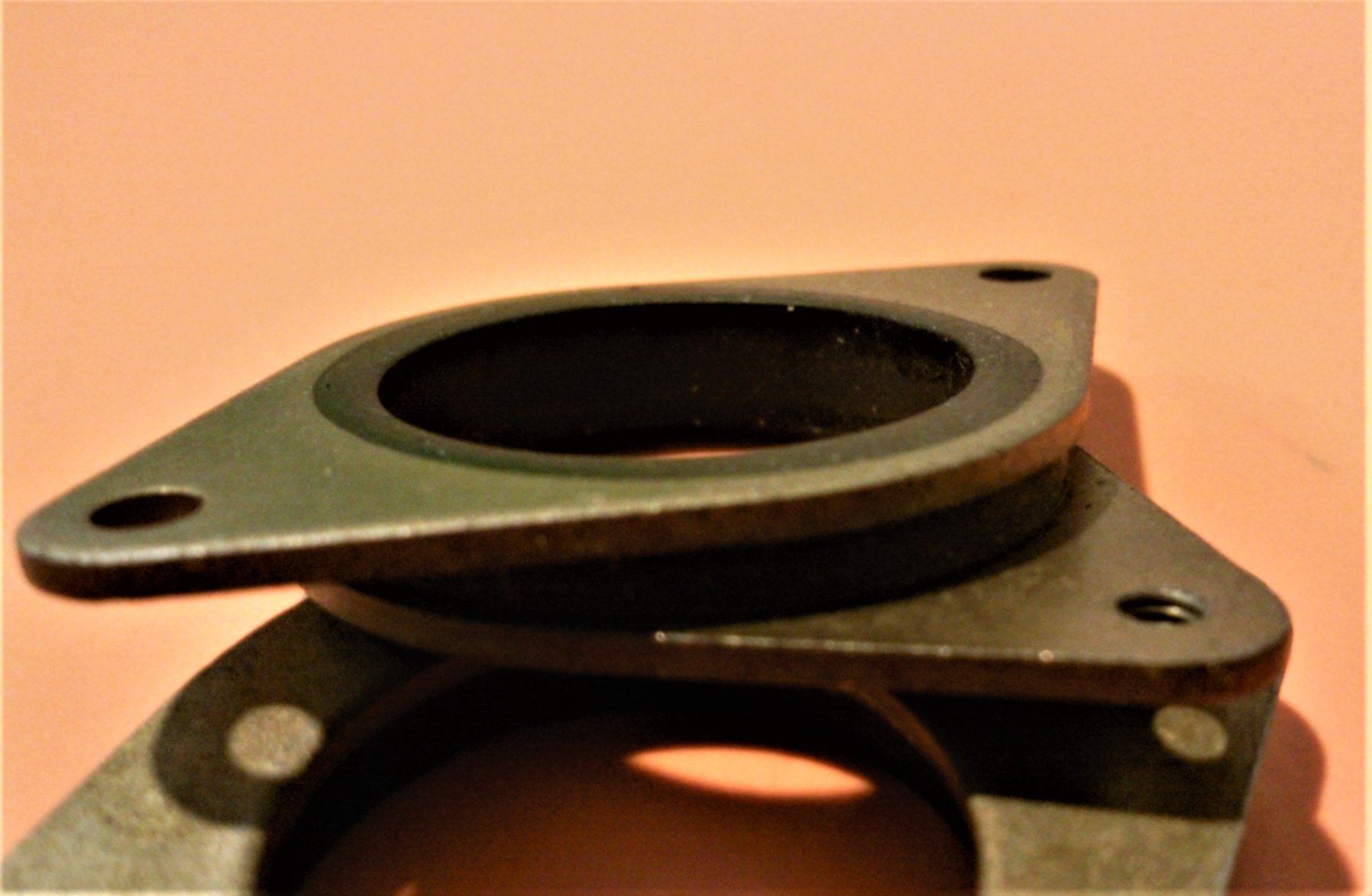 Supporti a parete: Zwei Gummi-Vibrationsdämpfer – Usato da Berikon venduto da m1l3n 1